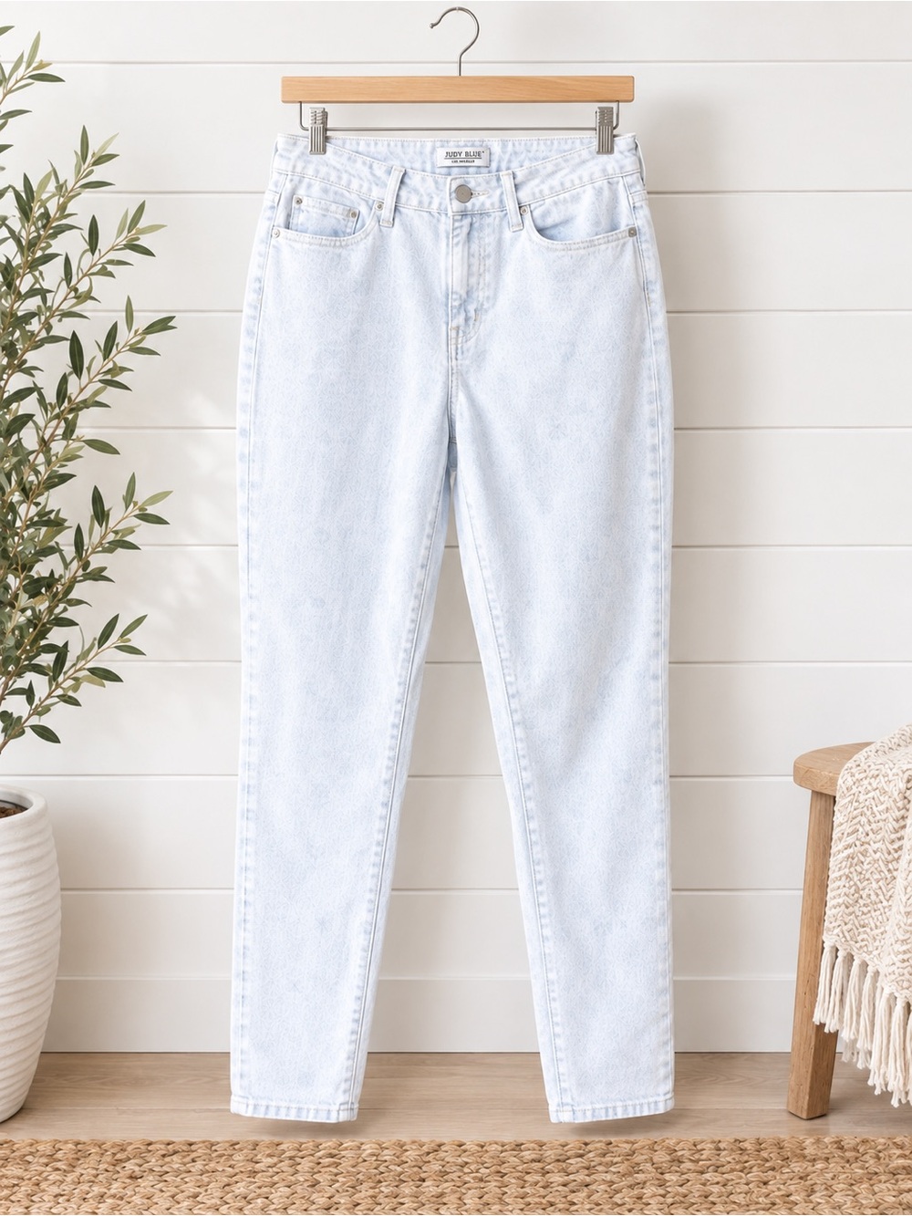 Judy Blue white High-Rise Tapered Jeans